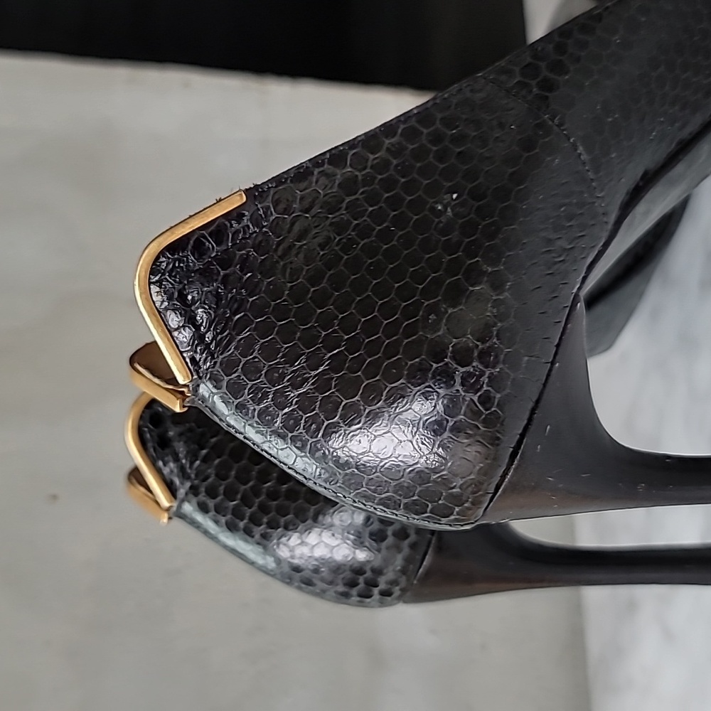 Lanvin black snakeskin heels with gold arched detailing 7 ½ - Picture 9 of 10